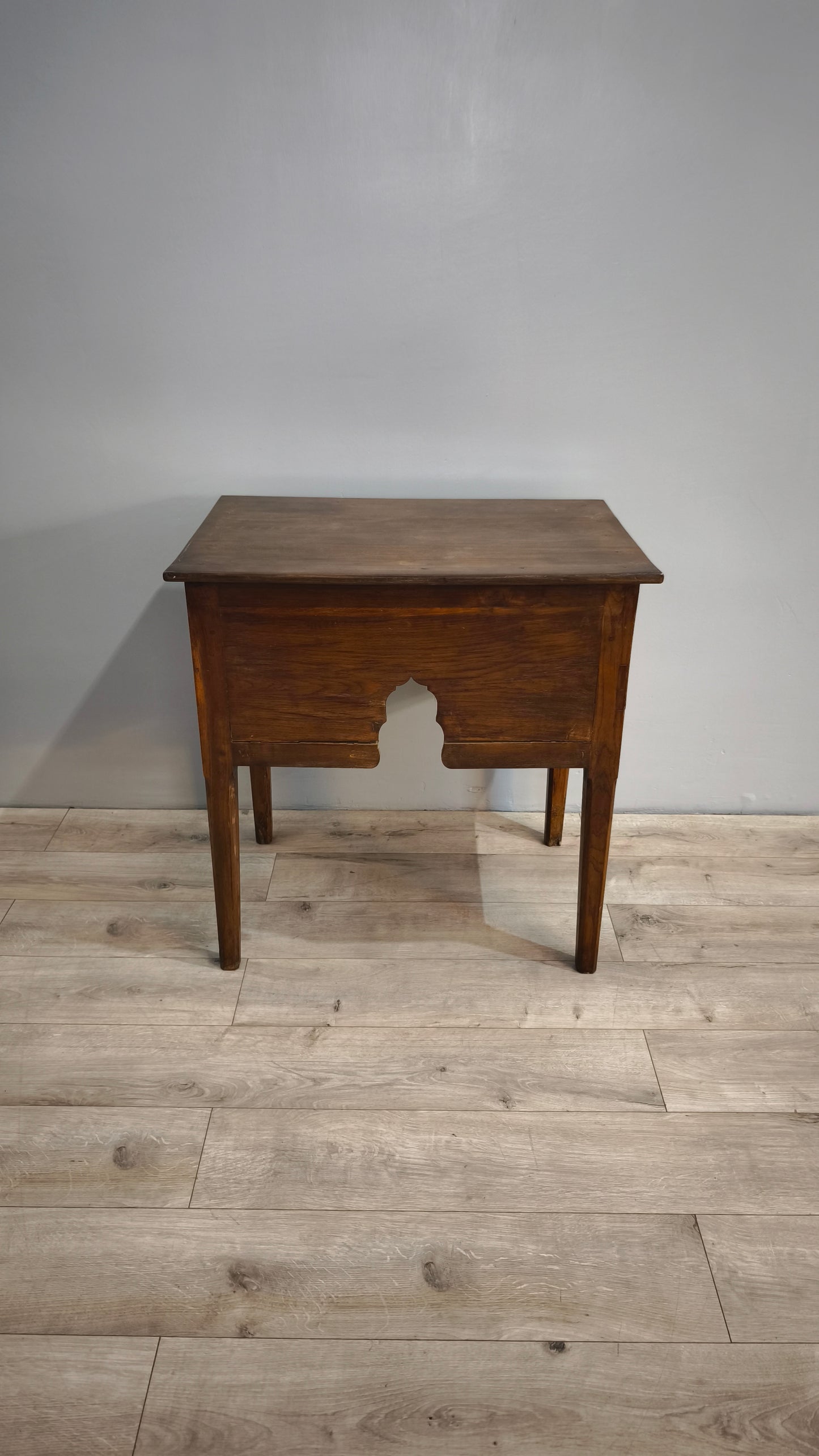 81688 Scrivania in legno massello di castagno