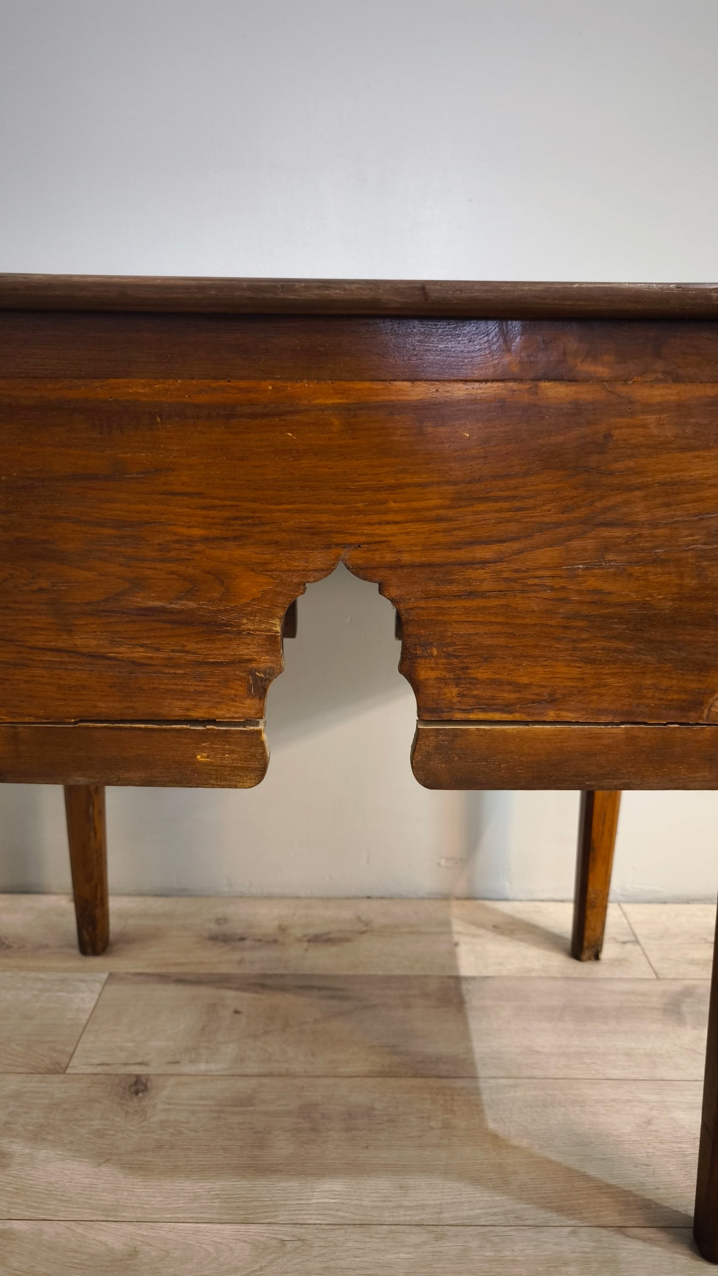 81688 Scrivania in legno massello di castagno