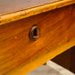 81813 Scrivania in legno massello con tre cassetti