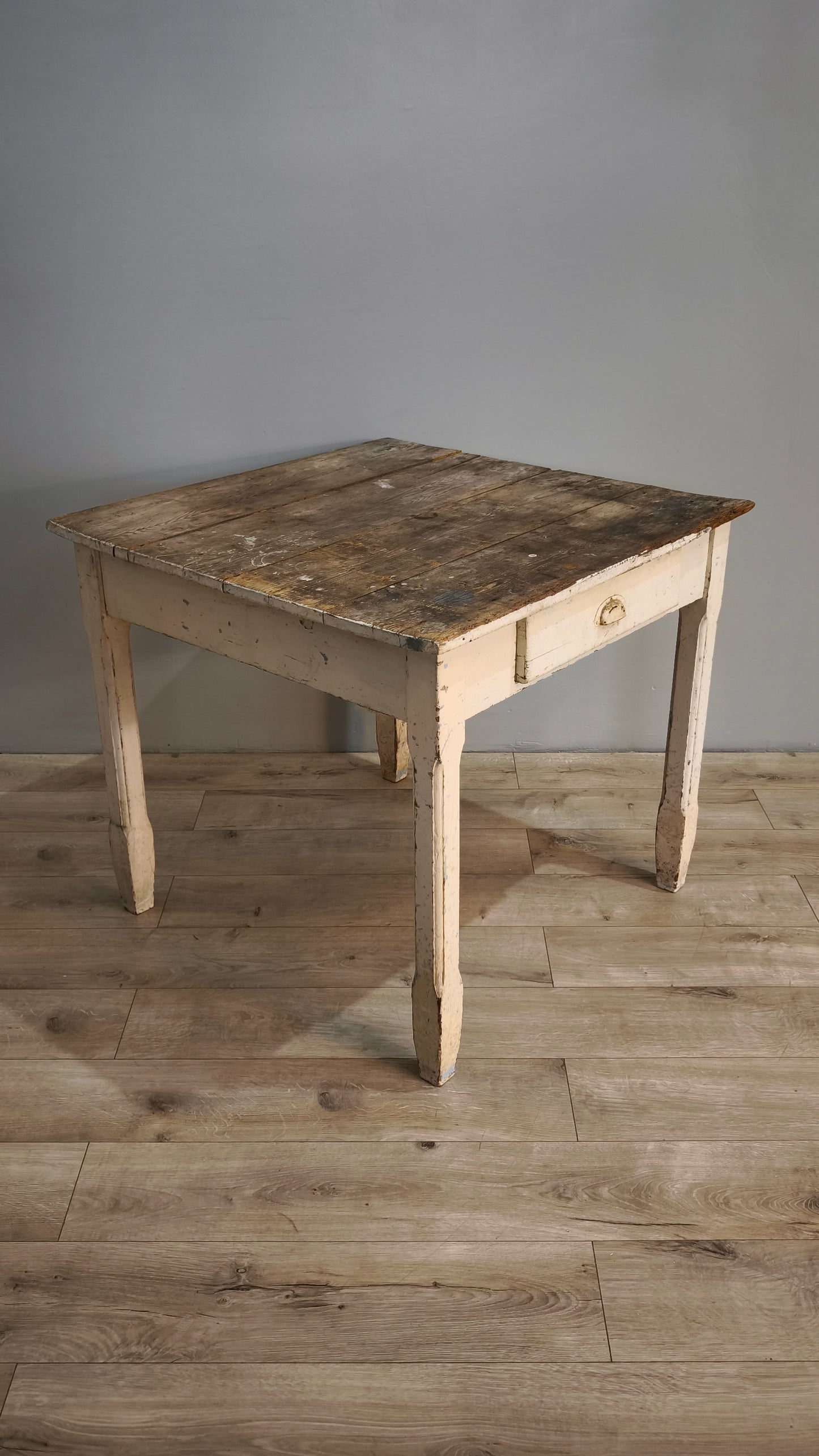 82117 Tavolo rustico quadrato in legno