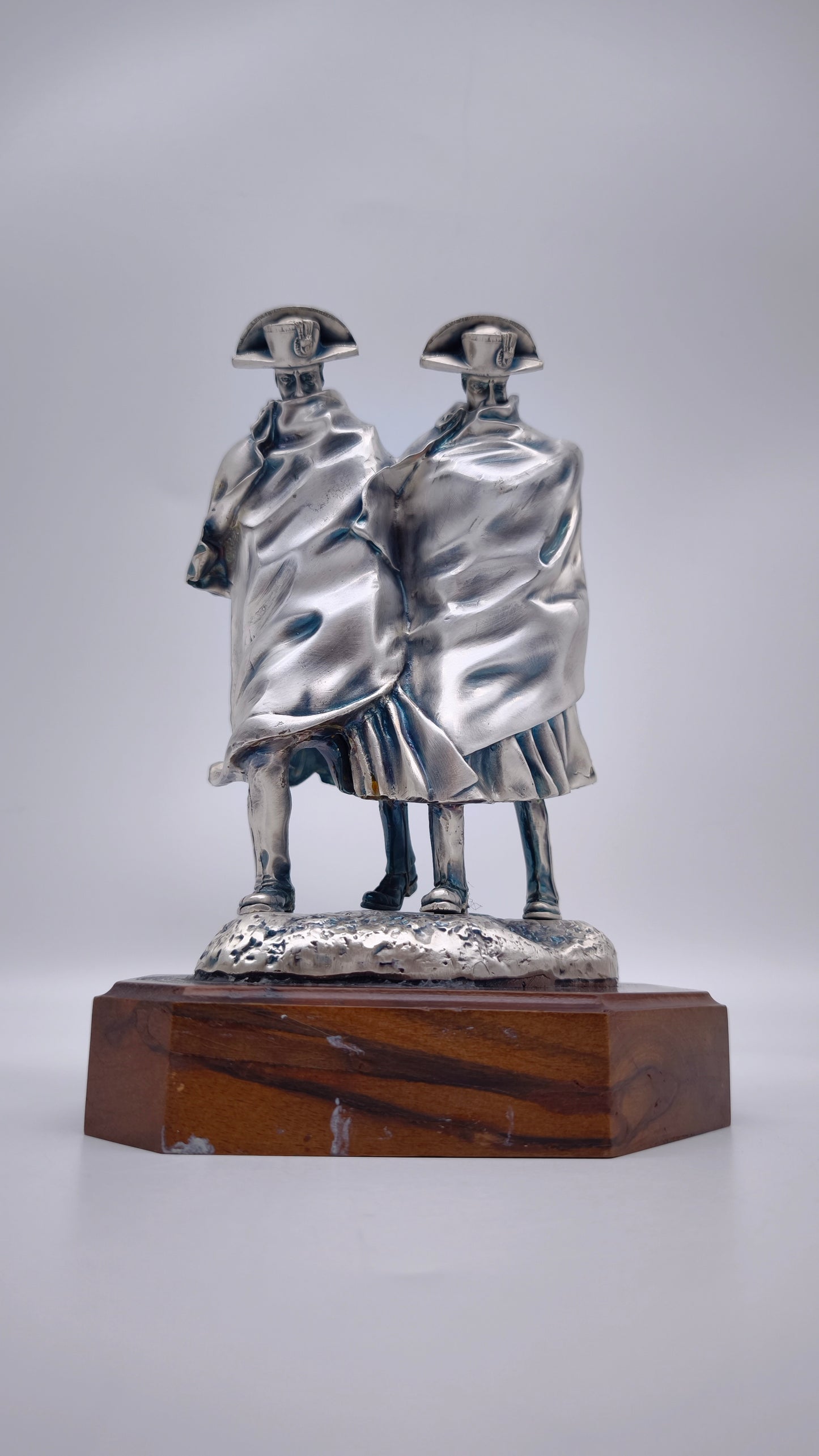 82011 Statua Carabinieri nella tormenta, di A. Berti