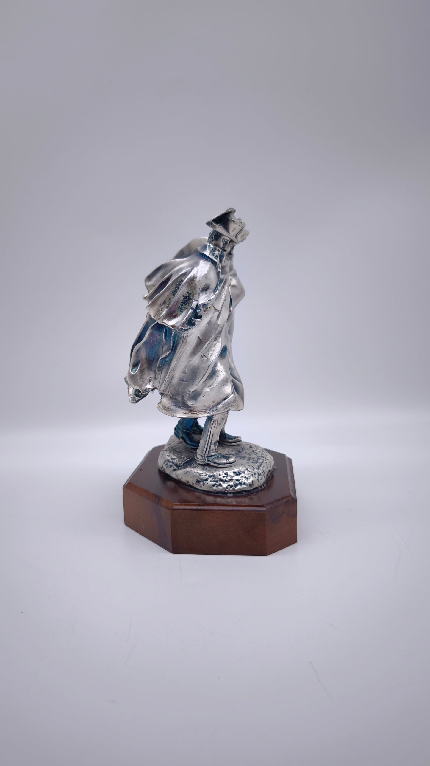 82011 Statua Carabinieri nella tormenta, di A. Berti