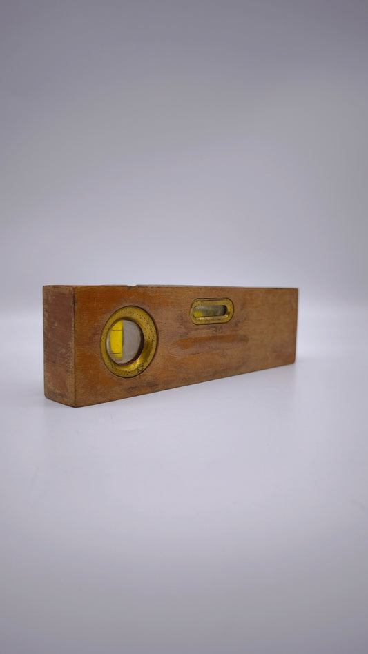 82203 Livella vintage in legno