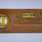 82203 Livella vintage in legno