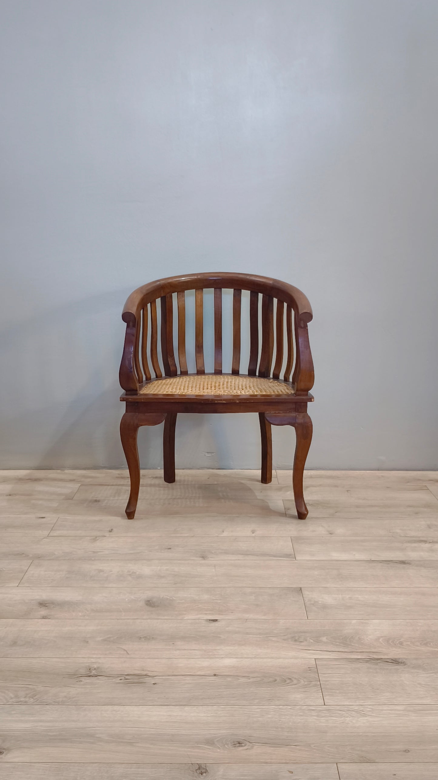 82215 Poltroncina round in teak