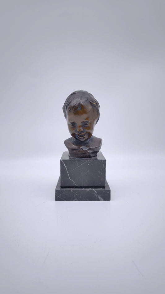 82330 Testa di fanciullo in bronzo con base in marmo