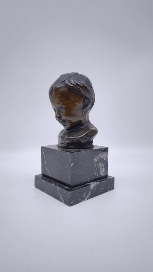82330 Testa di fanciullo in bronzo con base in marmo