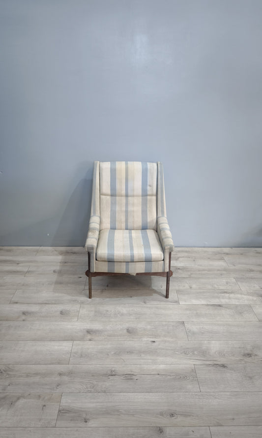 82478 Poltrona originale anni '60 con struttura in teak e tessuto a righe
