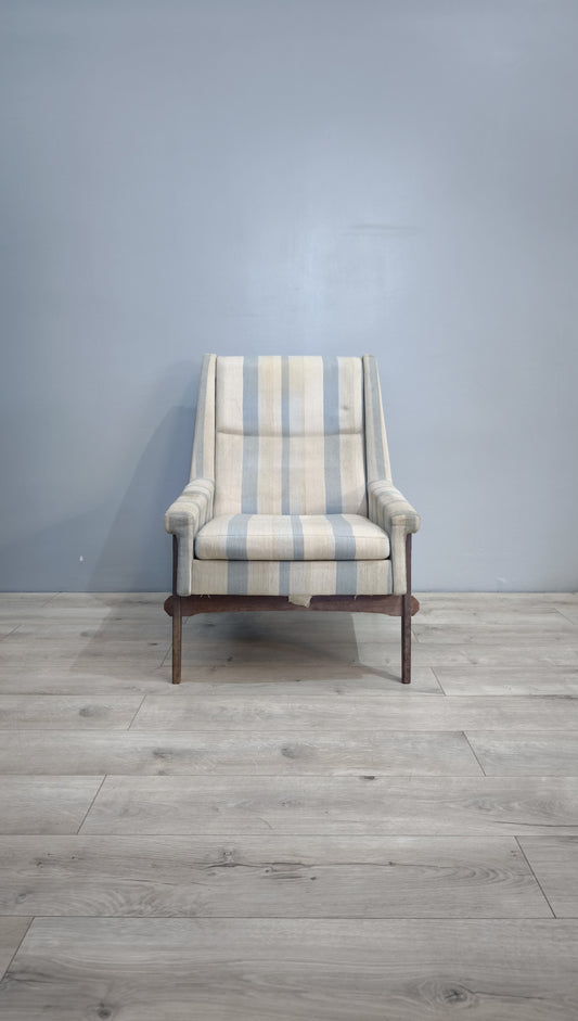 82478 Poltrona originale anni '60 con struttura in teak e tessuto a righe