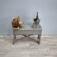 82404 Banchetto vintage in legno con macinino e grattuggia