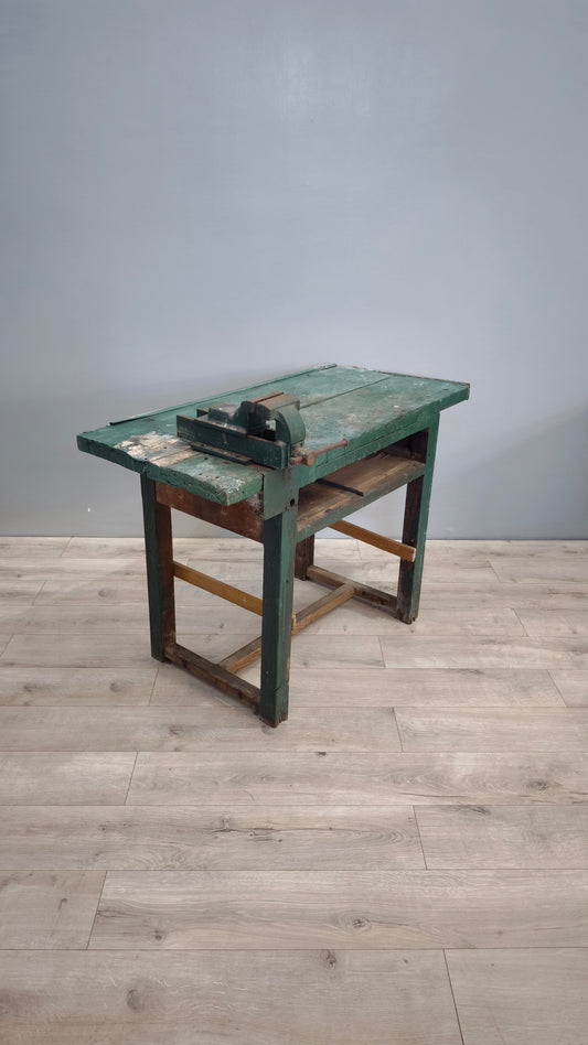 82472 Banco da lavoro verde in legno con morsa