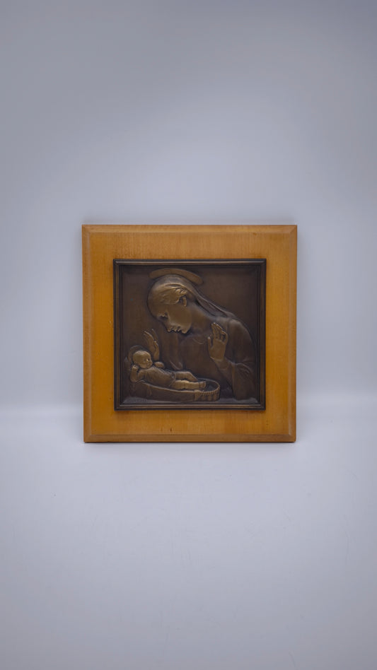 81976 Quadro in bronzo con base in legno firmato Mistruzzi, Natività