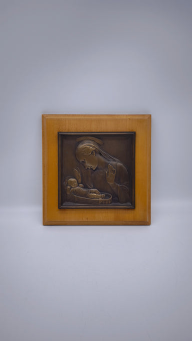 81976 Quadro in bronzo con base in legno firmato Mistruzzi, Natività