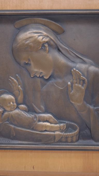81976 Quadro in bronzo con base in legno firmato Mistruzzi, Natività