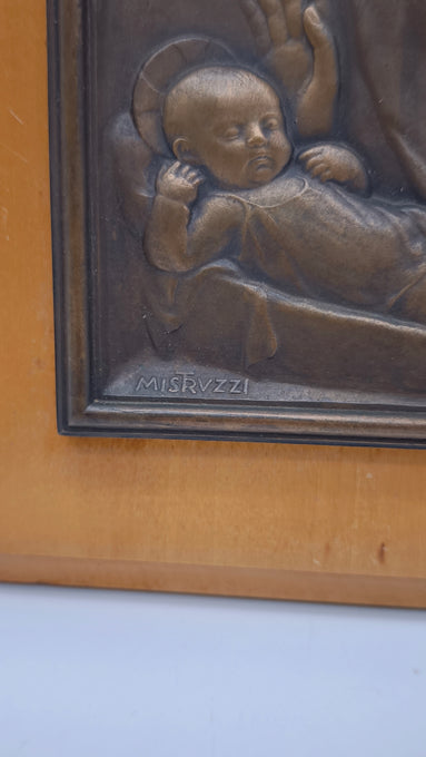 81976 Quadro in bronzo con base in legno firmato Mistruzzi, Natività