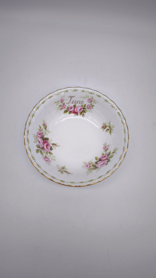 82526 Ciotolina in ceramica Royal Albert 1970, Flower of the month series, Roses, June
