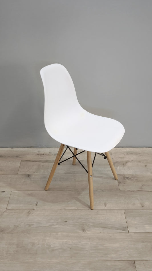 82513 Sedia bianca Ikea