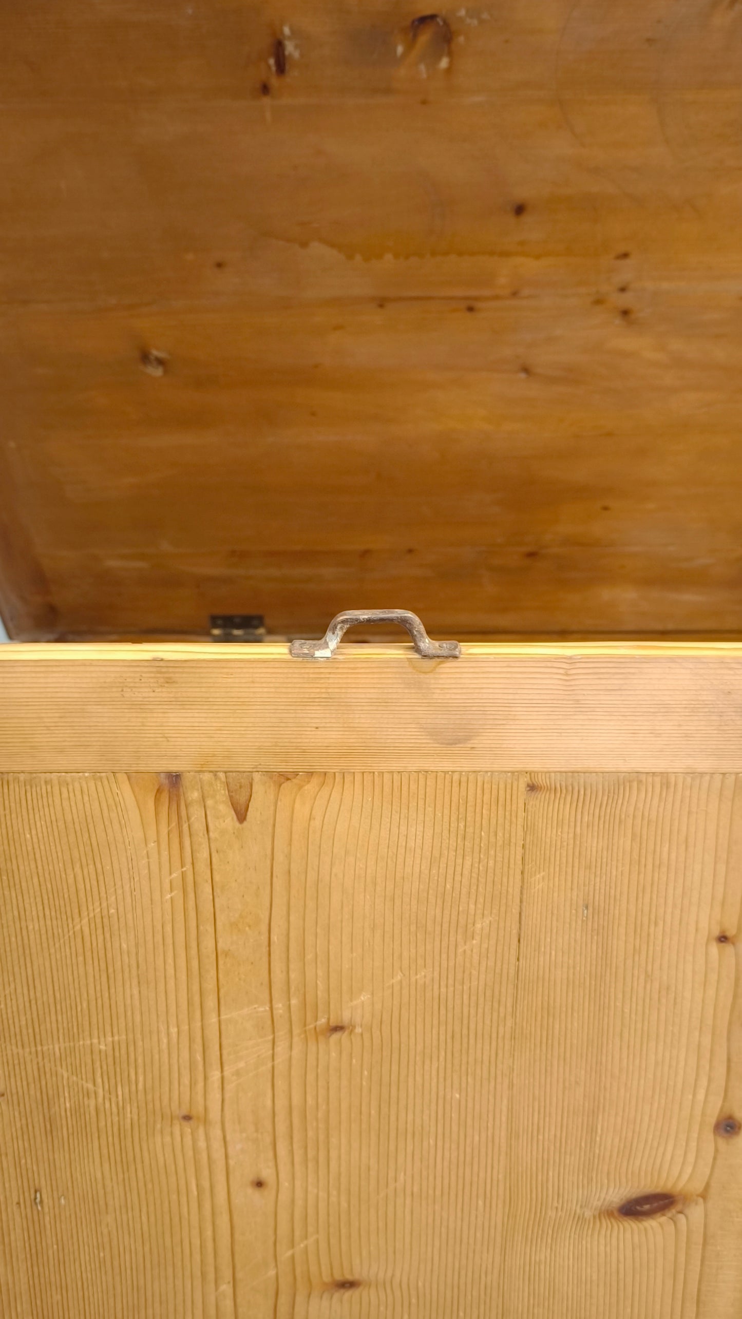 82475 Tavolo madia in legno massello con cassetto frontale