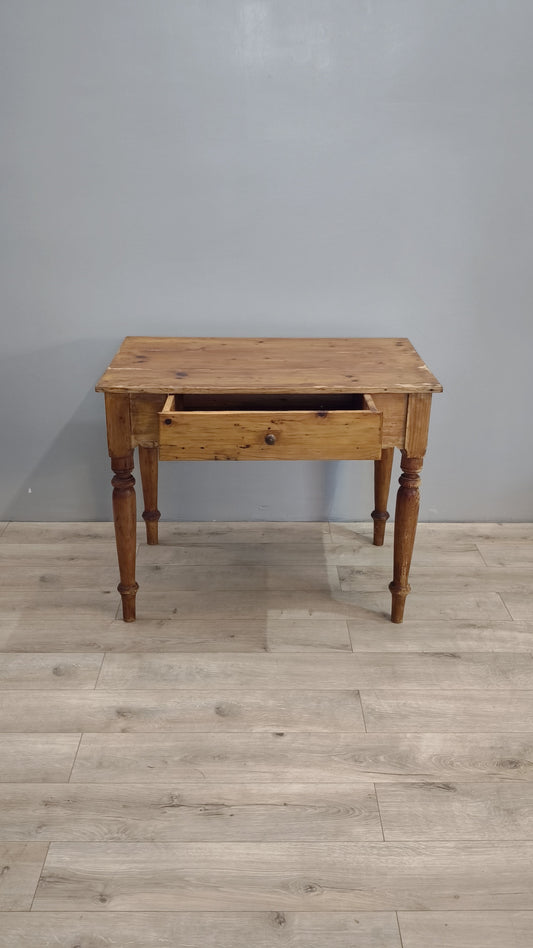 82477 Tavolo in legno con cassetto frontale