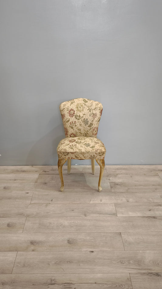 82611 Poltroncina da camera in legno dorato e tessuto damascato