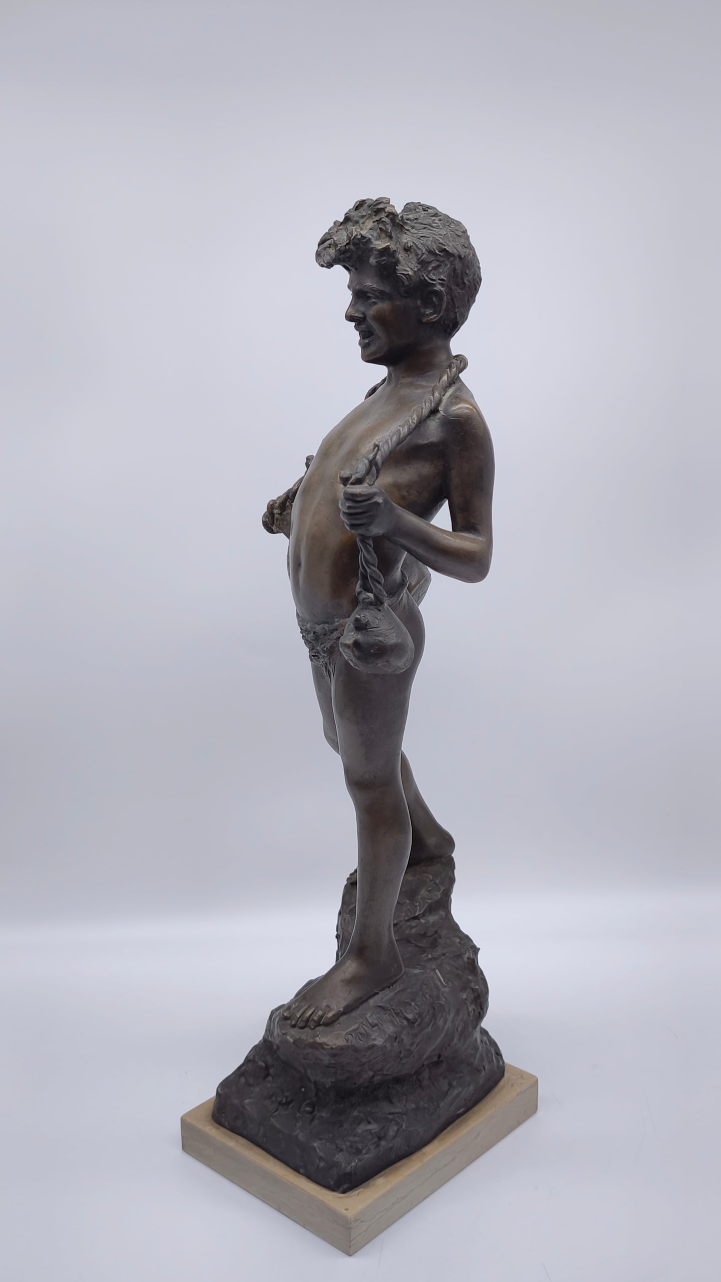 81458 Statua acquaiolo in bronzo su base in marmo firmata De Martino