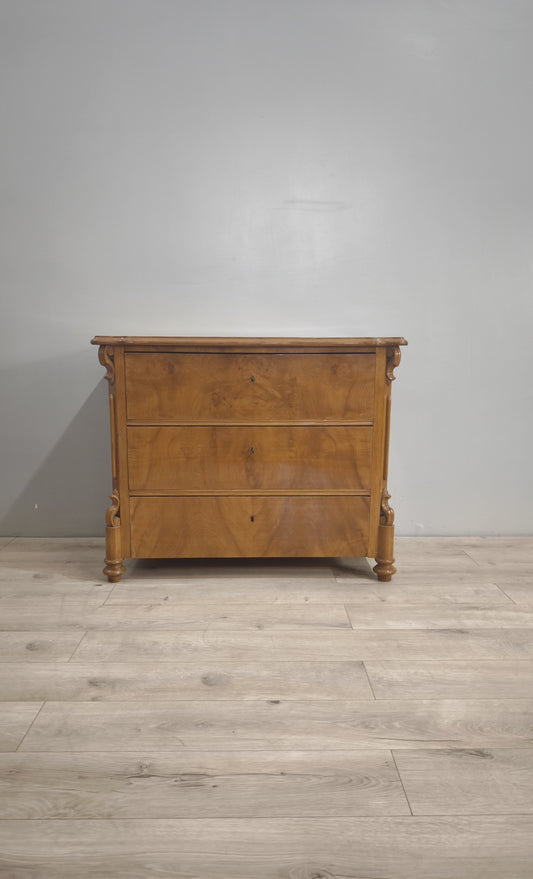 82931 Comò in legno massello con tre cassetti