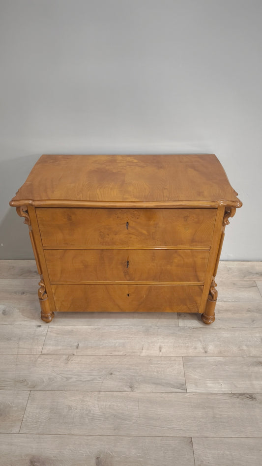 82931 Comò in legno massello con tre cassetti