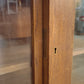 82934 Vetrina in legno con ante scorrevoli