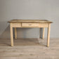82928 Tavolo con base color panna e piano in legno grezzo