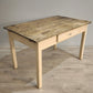 82928 Tavolo con base color panna e piano in legno grezzo
