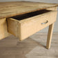 82928 Tavolo con base color panna e piano in legno grezzo