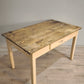 82928 Tavolo con base color panna e piano in legno grezzo