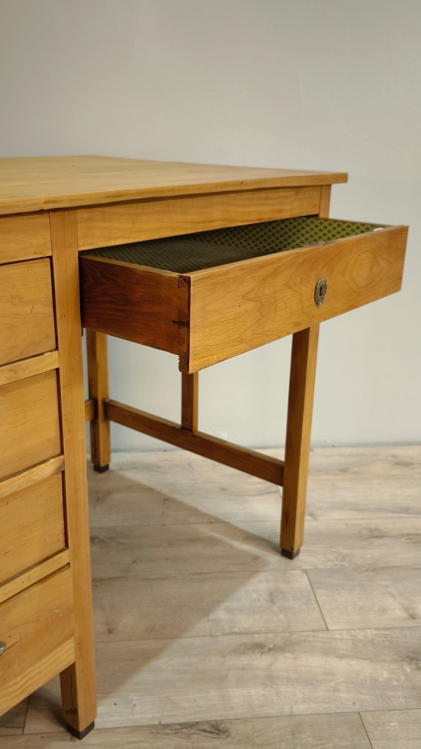 82958 Scrivania ministeriale in legno