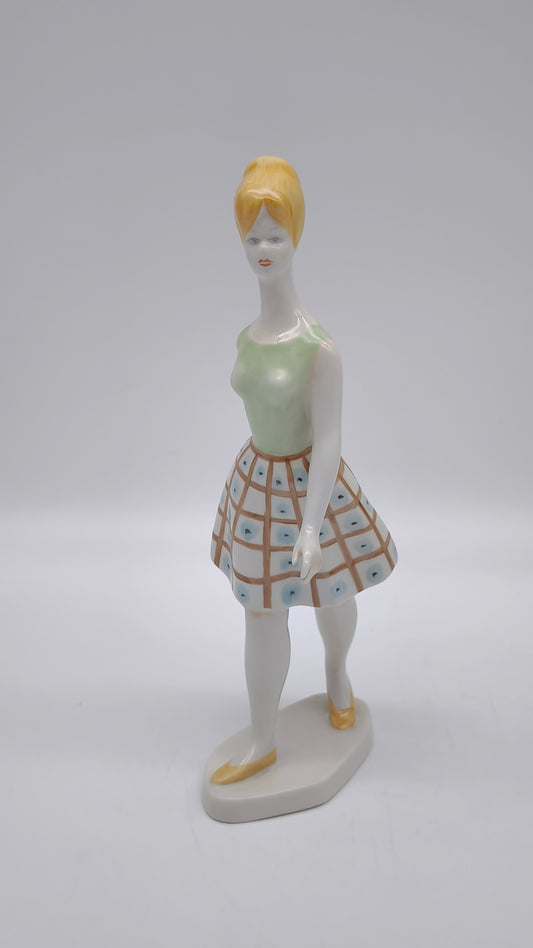 82872 Statuina fanciulla in ceramica Kezzell Festett