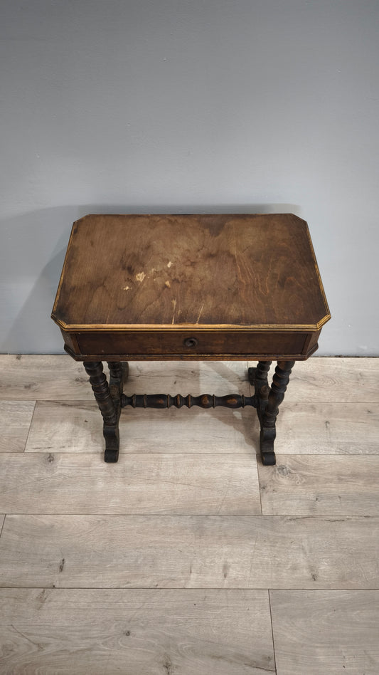 83275 Comodino in legno con cassetto