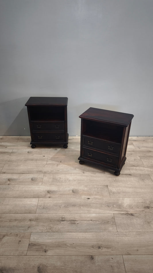 83453 Coppia di comodini in legno con due cassetti