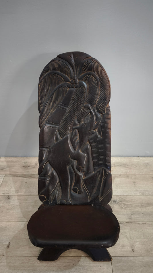 82937 Sedia etnica in legno intagliato (decorazione elefante)