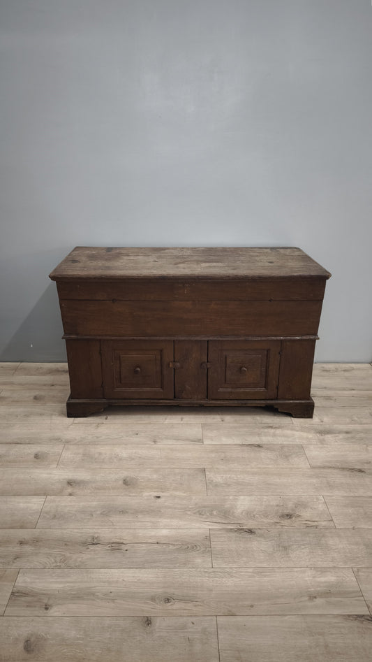 83675 Madia in legno massello con due sportelli