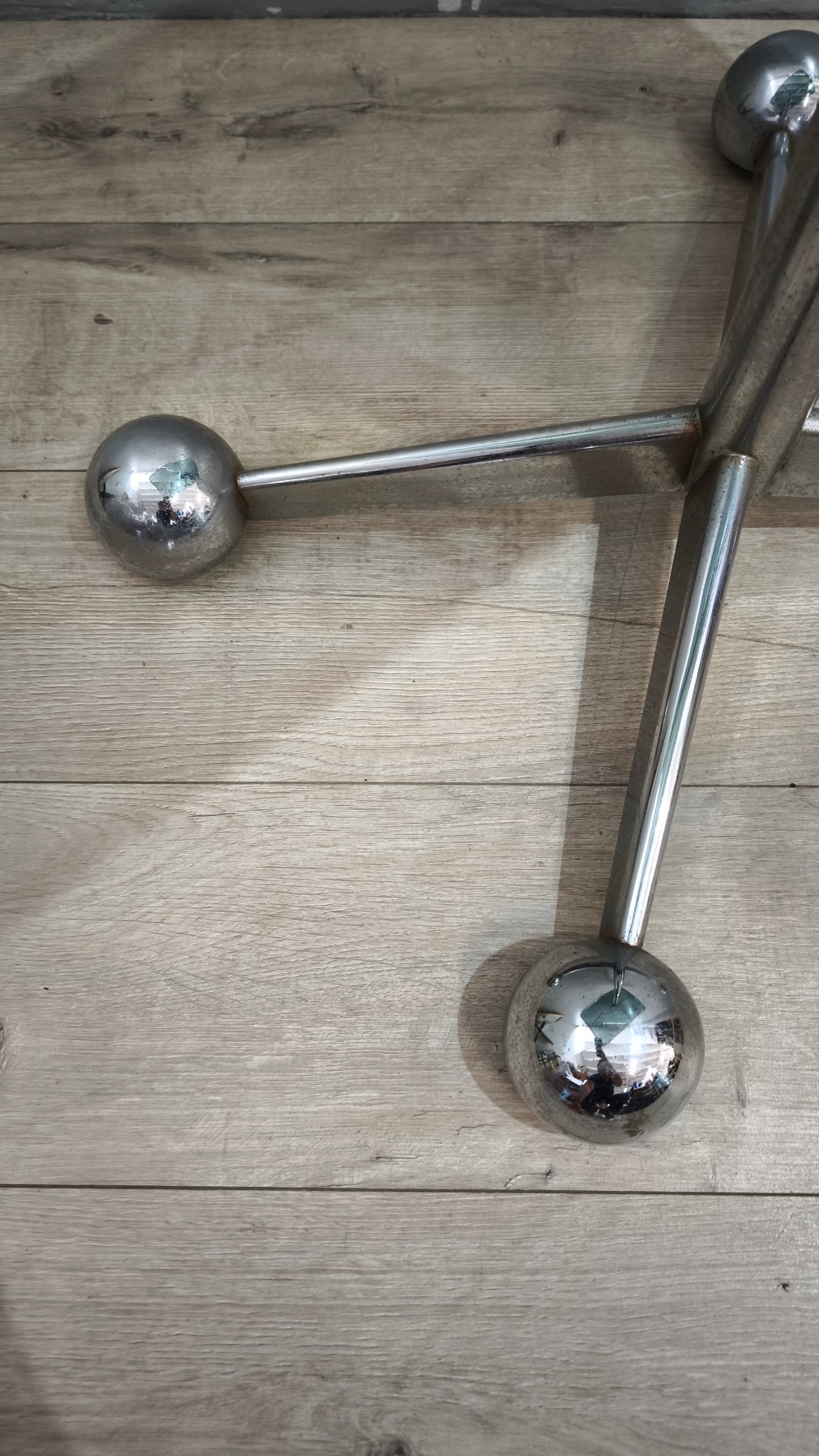 83680 Tavolo estensibile con base in acciaio e piano in vetro