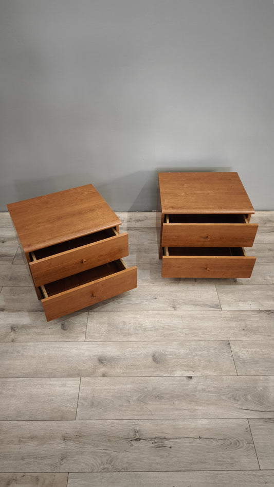 83994 Coppia di comodini moderni con due cassetti