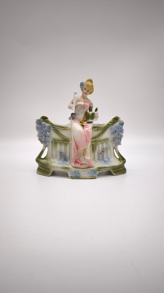 83293 Cache-pot statuina dama in porcellana Biscuit