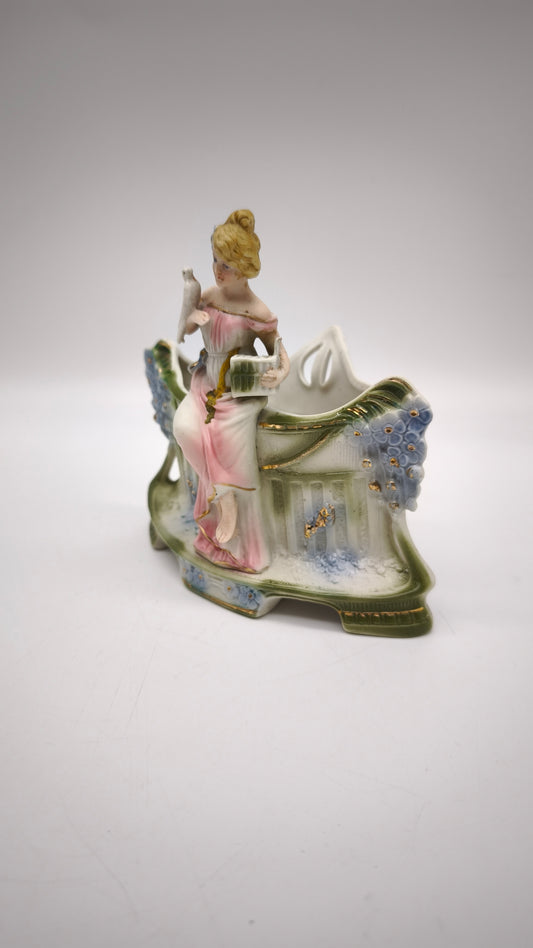 83293 Cache-pot statuina dama in porcellana Biscuit