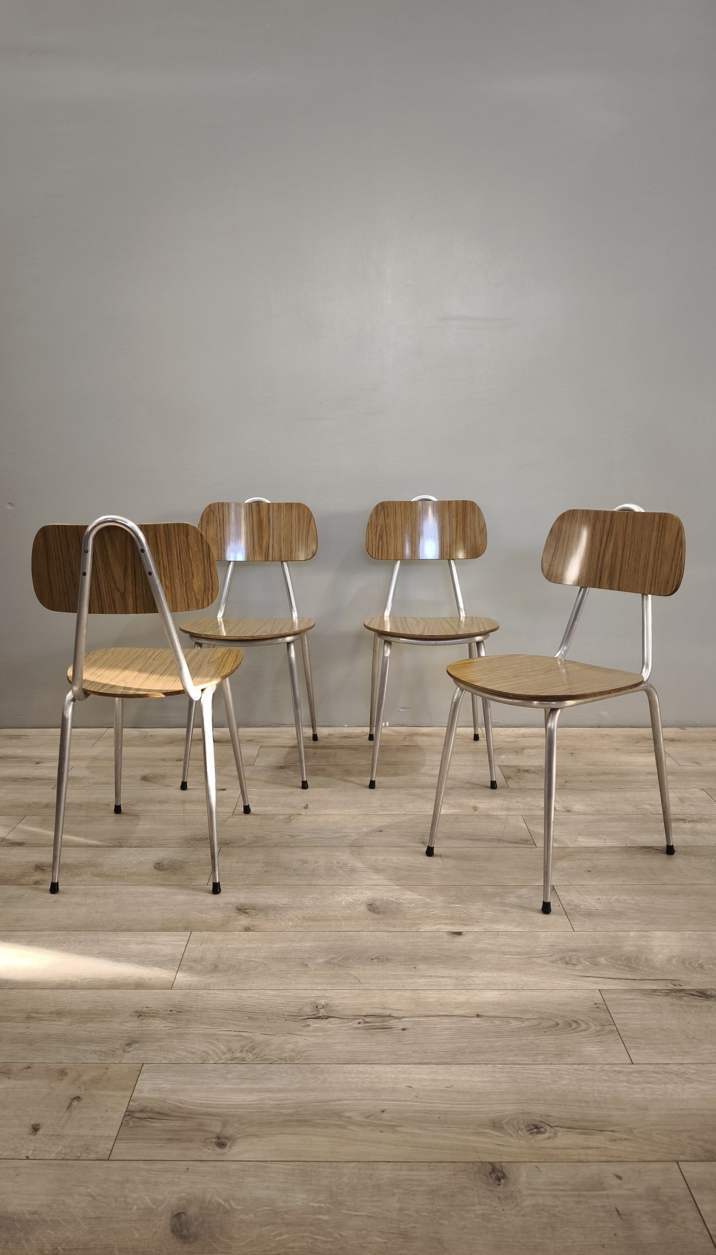 84145 Set n 4 sedie in formica marrone