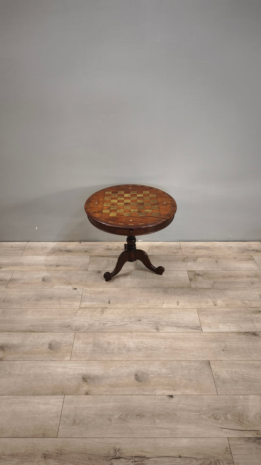 84211 Tavolino da gioco rotondo in legno di teak con scacchiera