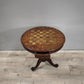 84211 Tavolino da gioco rotondo in legno di teak con scacchiera