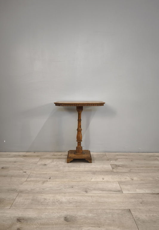 84212 Tavolino in legno con piano rettangolare e base quadrata