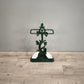 84210 Porta ombrelli in ghisa smaltata bianca e verde con statuina cane