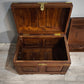 84214 Baule in legno di teak intarsiato con inserti in ottone