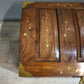 84214 Baule in legno di teak intarsiato con inserti in ottone