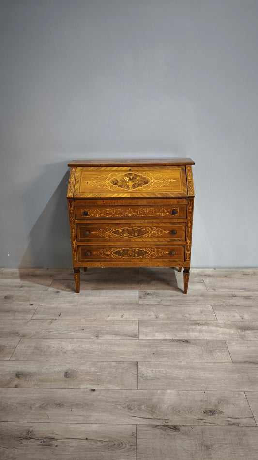 84217 Secretaire in legno intarsiato
